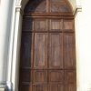 Portone in rovere della chiesa Castello a San Martino dell\'argine MN dopo il restauro